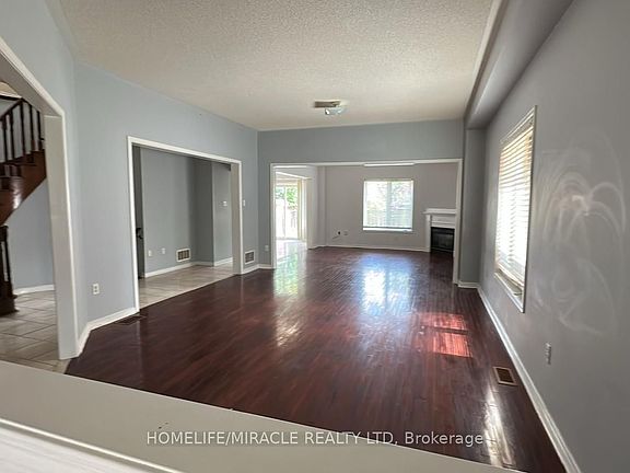5th image of 802 Genovese Pl