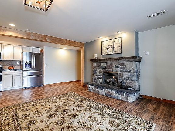 5th image of 15621 Larch Way