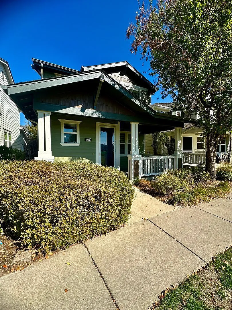 3 bed, 2.5 bath, 1586 sqft, $3,195 — Photo 3