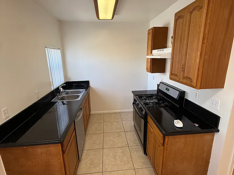 Chelsea Apartments — Photo 16