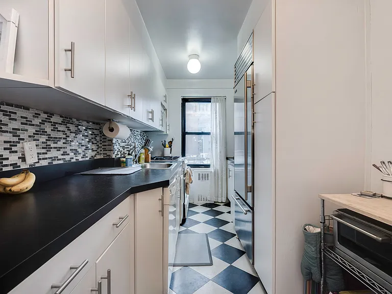 140 E 56th St #6C — Photo 8