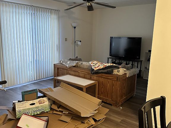 5th image of 310 Broce Dr #1