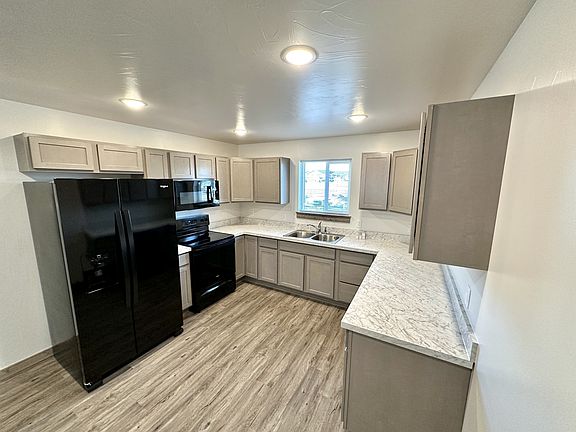 5th image of 3187 Queen Anns St #1