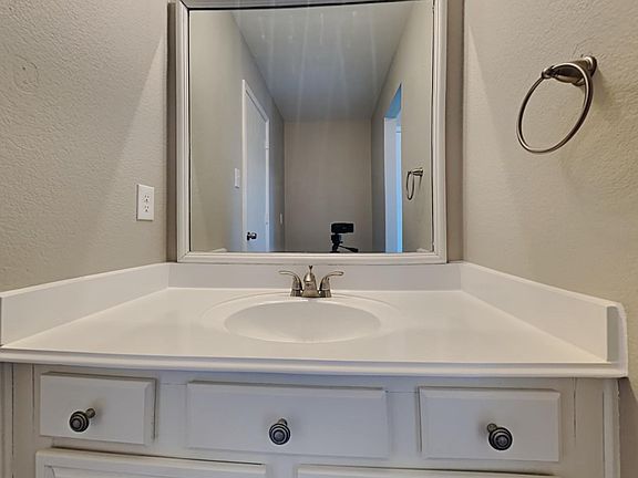 3rd image of 1500 Santos Dr