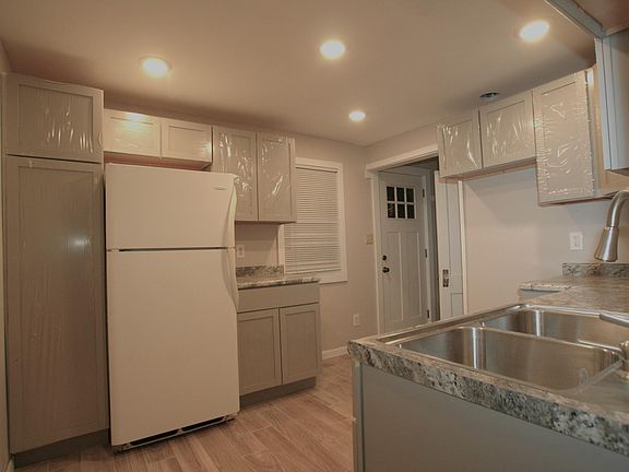 4th image of 1719 Ross Ave #1