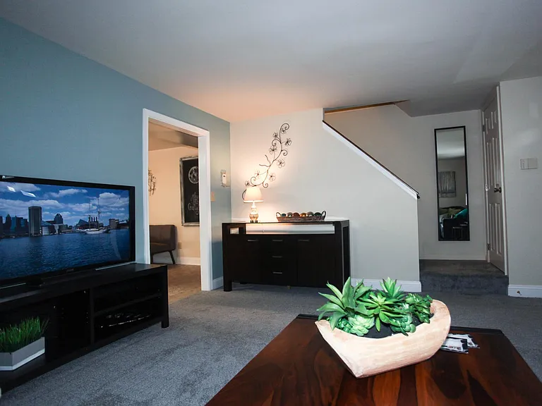 Gardenvillage Apartments and Townhouses — Photo 10