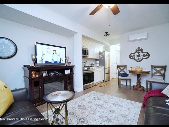 3rd image of 868 Lamont Ave #1