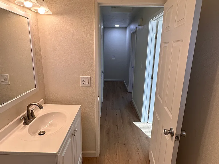 2848 Fairmount Ave — Photo 18
