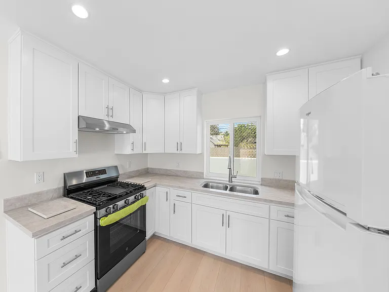 1029 N Glendale Ave #A — Photo 6