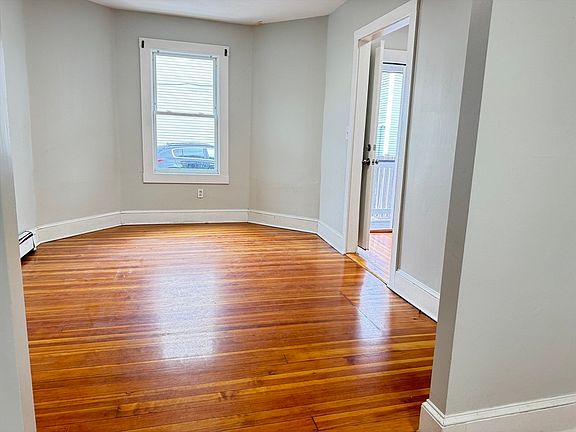 4th image of 450-450A Essex St
