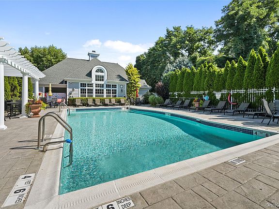 4th image of 310 Bridgeview Drive