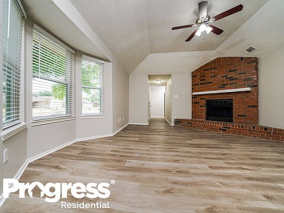 4th image of 2916 Independence Dr