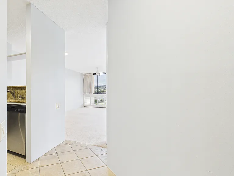 2101 Nuuanu Ave #I1806 — Photo 6