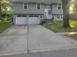 9304 Oakland Ave, Kansas City, MO 64138