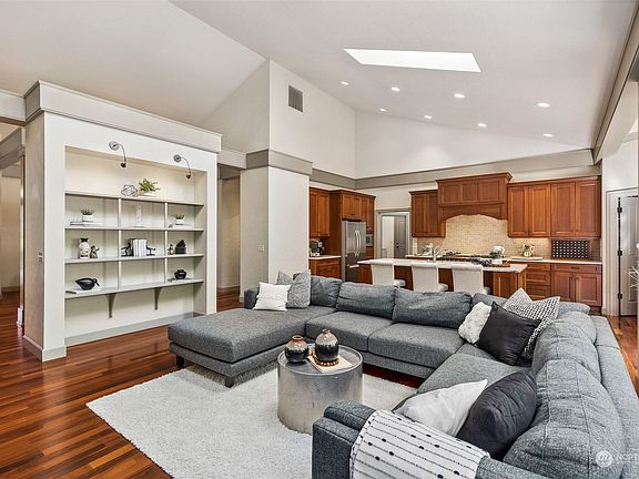 5th image of 2430 Danbury Court SE