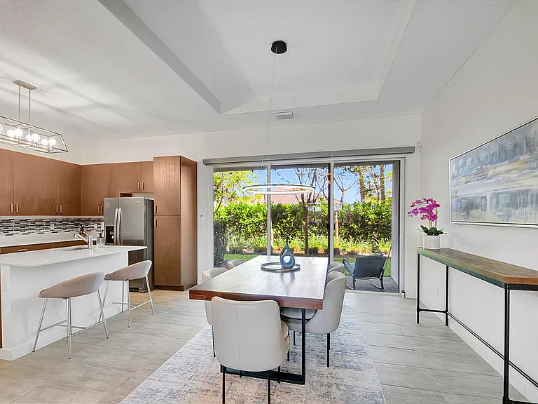 220 Pioneer Way — Photo 4