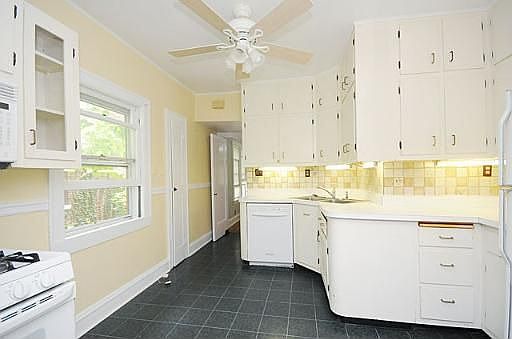 5th image of 2227 Lincolnwood Dr