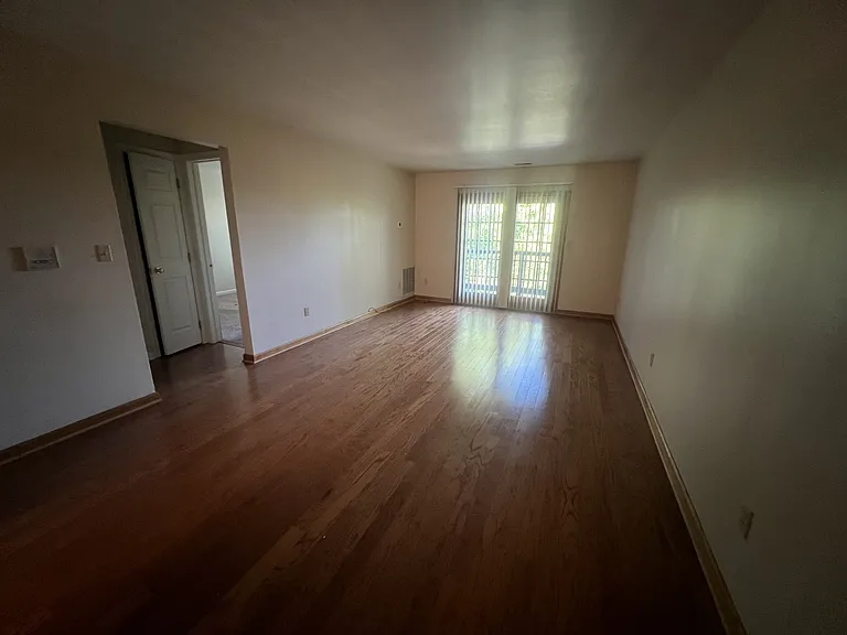 300 Moon Run Ave #3B — Photo 2
