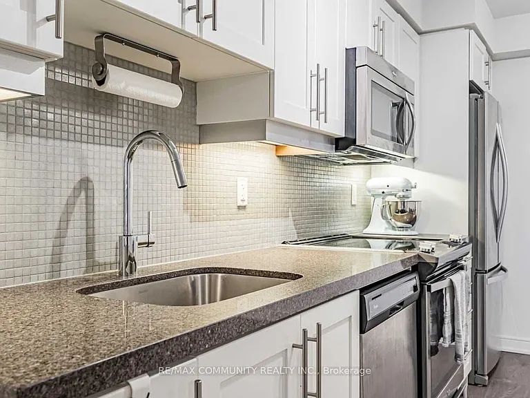 525 Adelaide St W #631 — Photo 8
