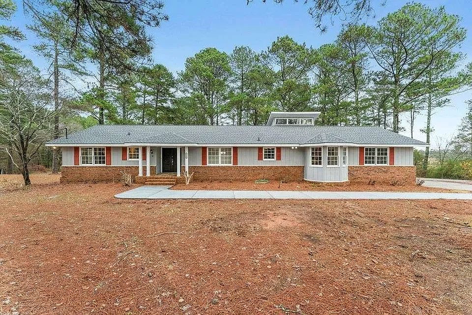 1st image of 2865 White Ct NE