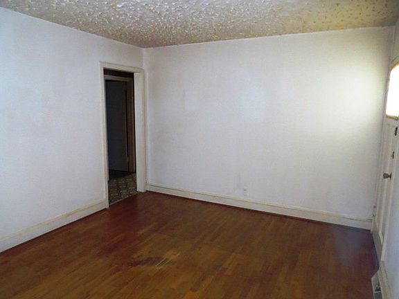 4th image of 919 Liberty St