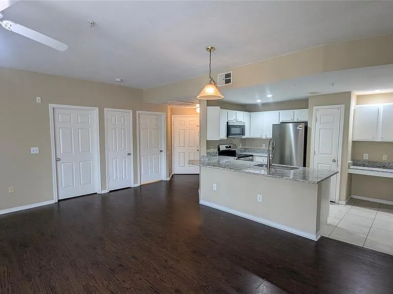 2000 Erving Cir #6202 — Photo 5