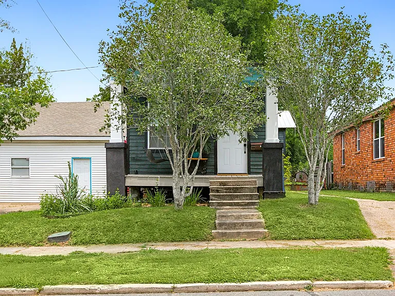 1939 Terrace St — Photo 2