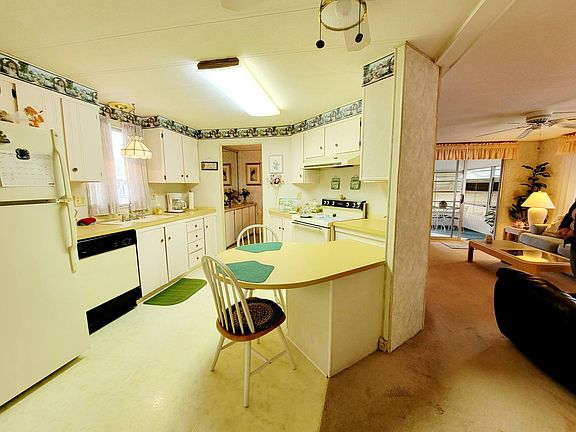 3rd image of 437 Avanti Way Blvd #437