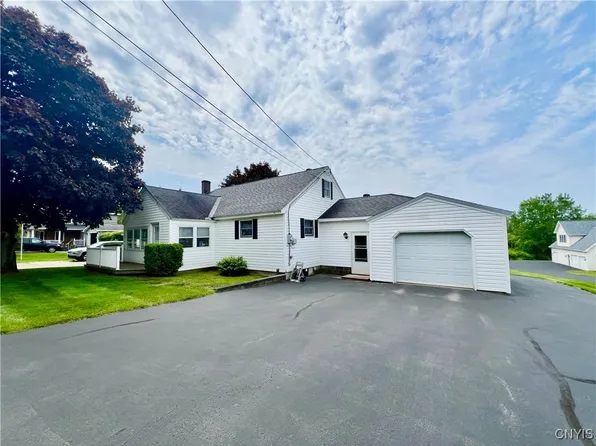 208 Hillside Ave, Oswego, NY 13126