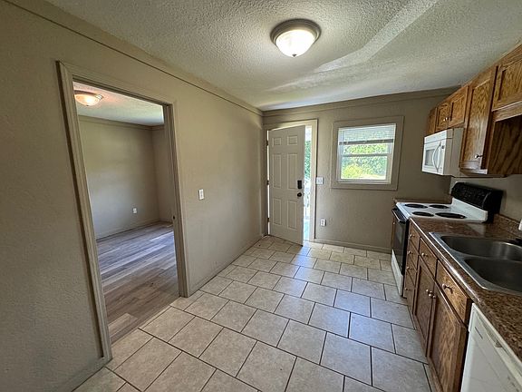 5th image of 507 Grover St #B