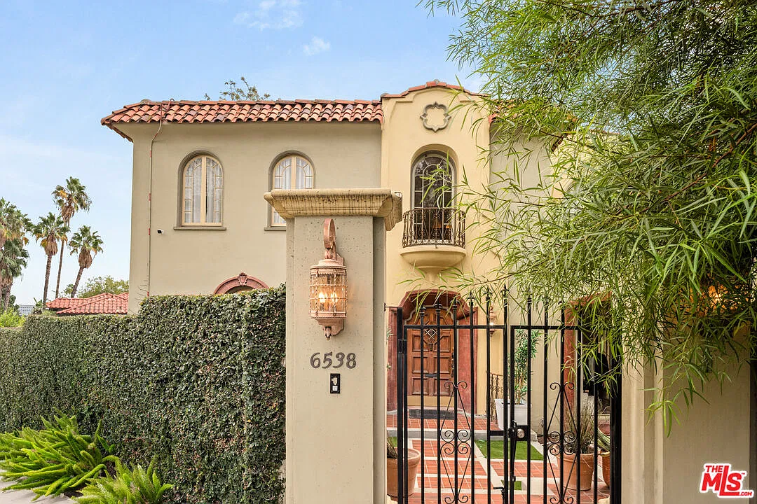 3 bed, 3.5 bath, 4352 sqft, $12,490 — Photo 1