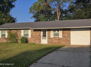 6505 Columbus Cir, Ocean Springs, MS 39564