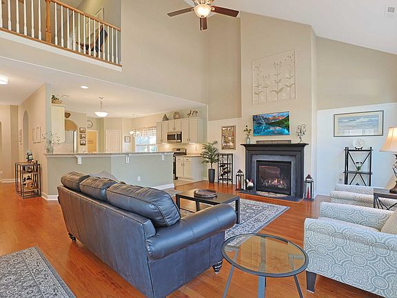 3rd image of 4543 Marshwood Dr.