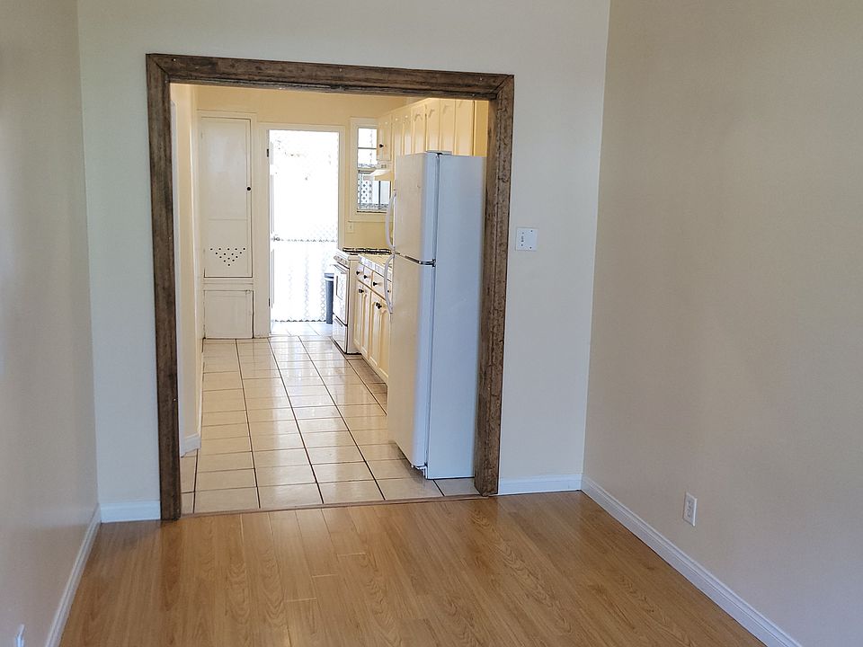 living room to kitchen