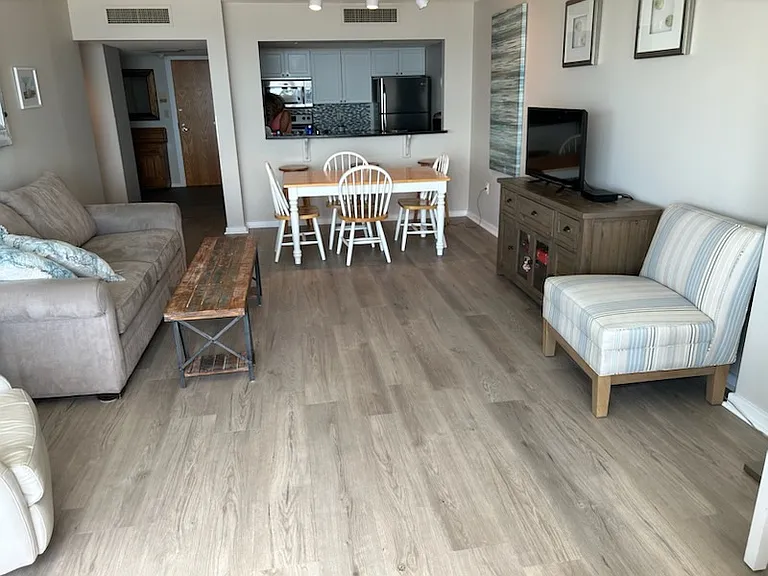 31 E Grand Ave #31 — Photo 3