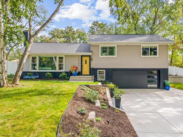 15903 N Eden Dr, Eden Prairie, MN 55346