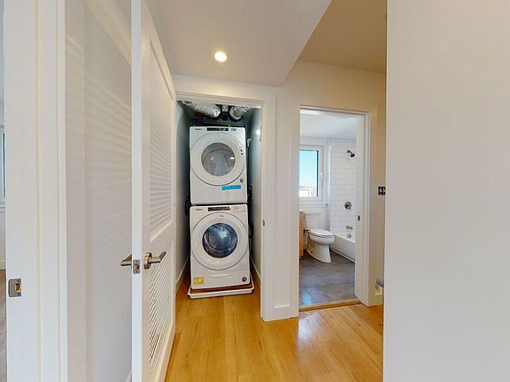 5th image of 2837 Washington St #2