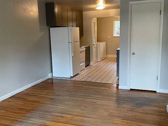 4th image of 1036-1038 Cragmore Dr