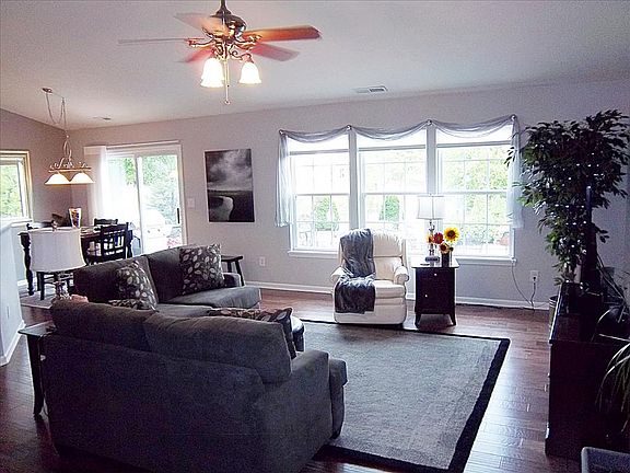 3rd image of 13711 Gladden Ln
