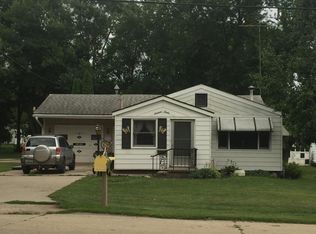 1912 W 4th St, Dixon, IL 61021