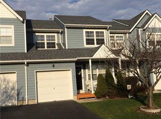 75 Fairlawn Dr, Central Islip, NY 11722