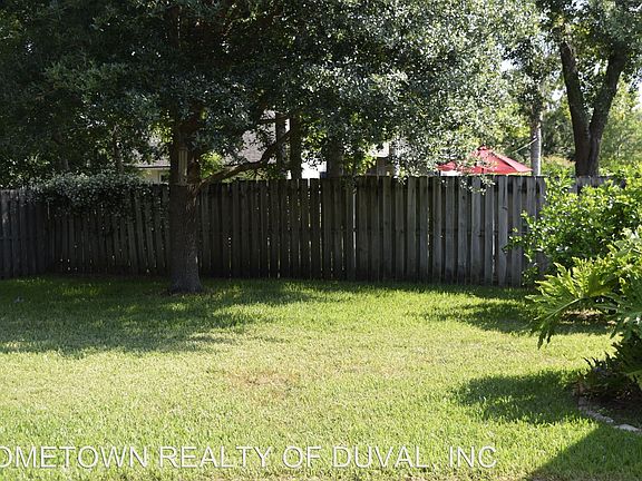 3rd image of 168 Elmwood Dr
