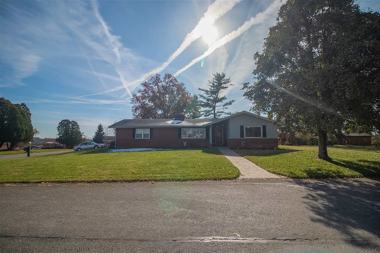 3693 Parkview Dr photo 1