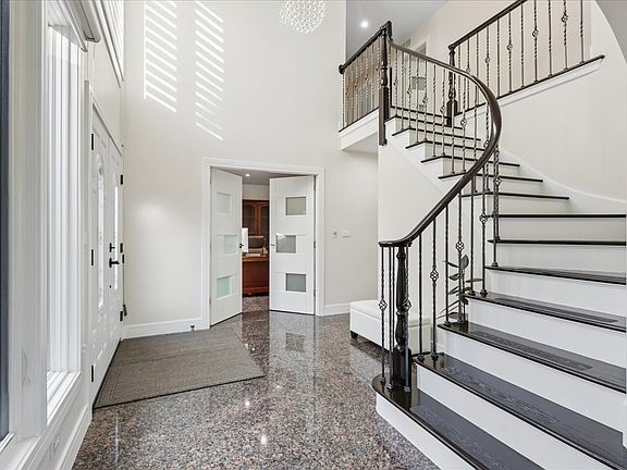 4th image of 505 Rue Royale