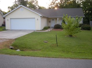 109 Boone Ct, Hallsville, MO 65255