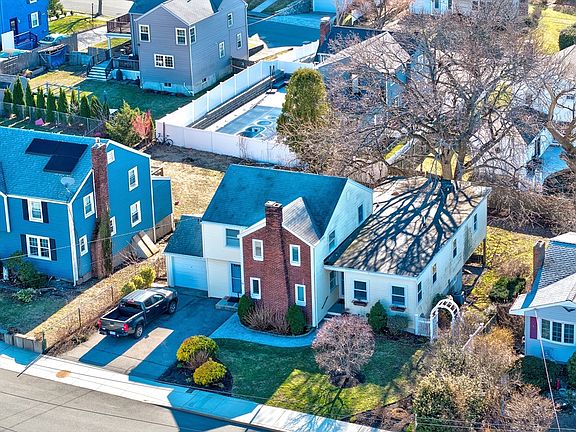 3rd image of 865 E Squantum St
