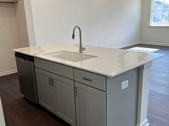 5th image of 1113 Mountain Crown St