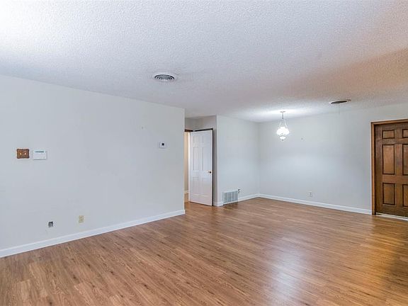 3rd image of 7370 Robinhood Ln