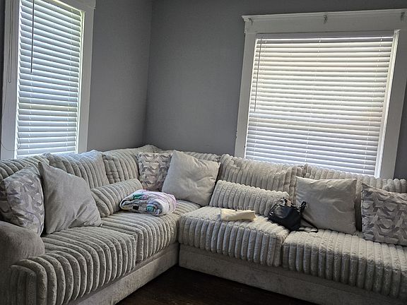 2nd image of 1745 Shaw Ave #4