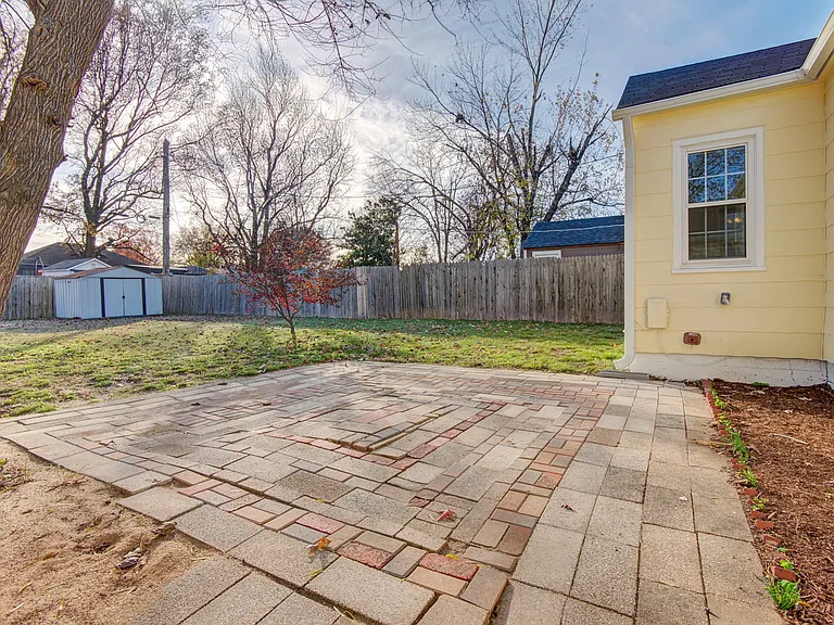 4514 E 7th St — Photo 23